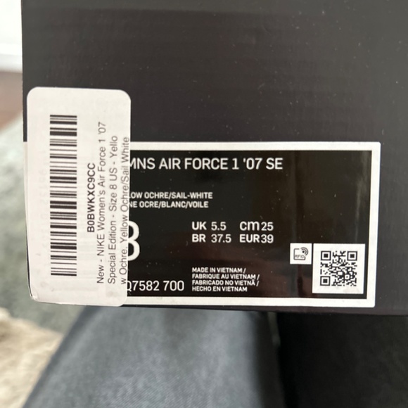 Air Force 1’s Special Edition ‘07 Yellow Ochre Unisex - Picture 5 of 9